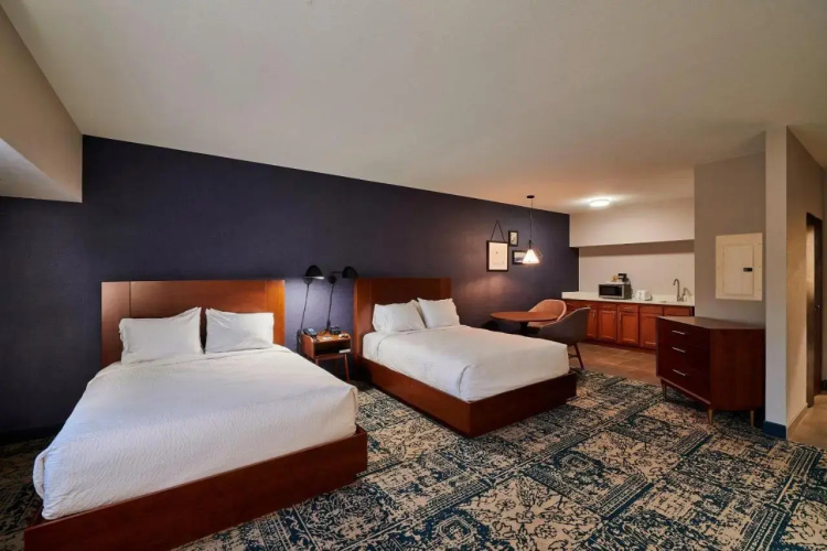Clarion Hotel & Conference Ctr