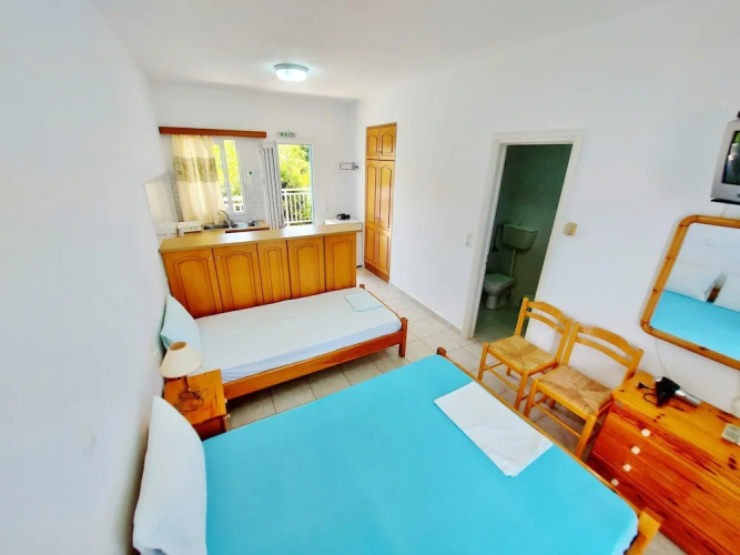 Bluewhite Studio - Garden by the Pool
