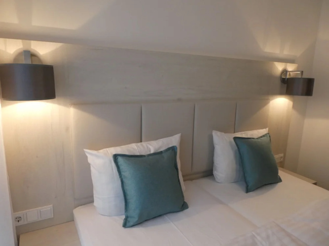 Apricot Hotel