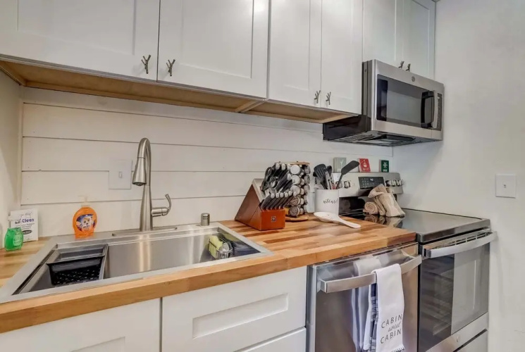 Whispering Pines Cabin - Family and pet Friendly Abode