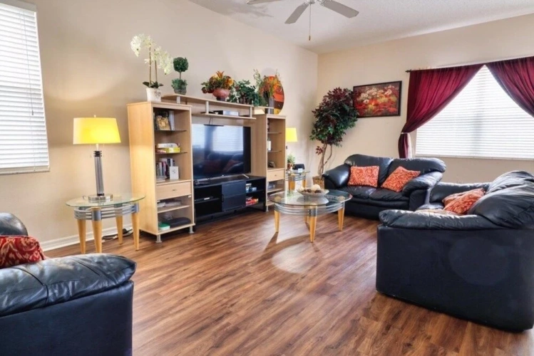 5 Bedrooms Cottage