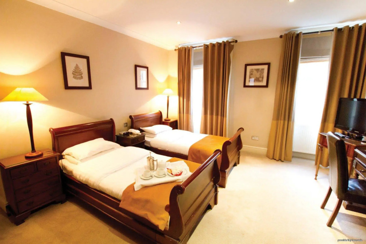 Angel & Royal Hotel