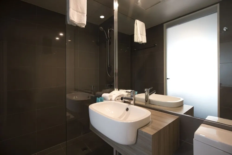 3 Bedrooms Apartment
