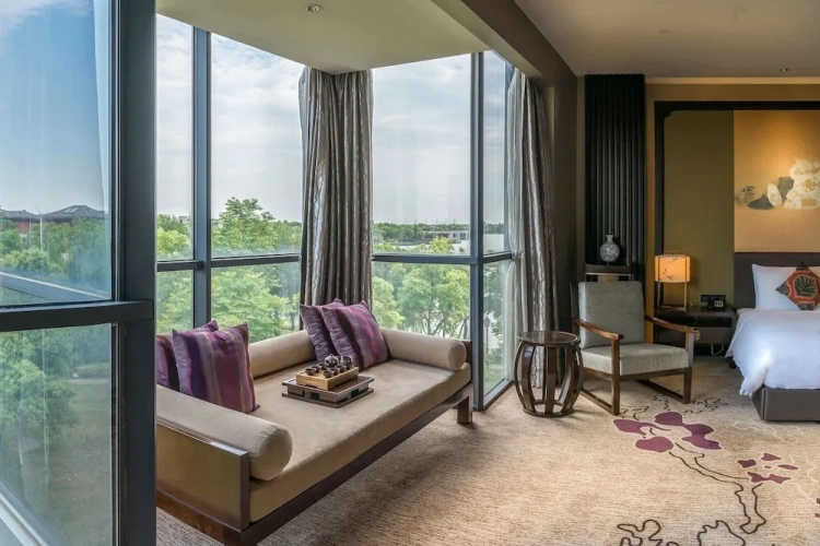 Deluxe Suite with balcony