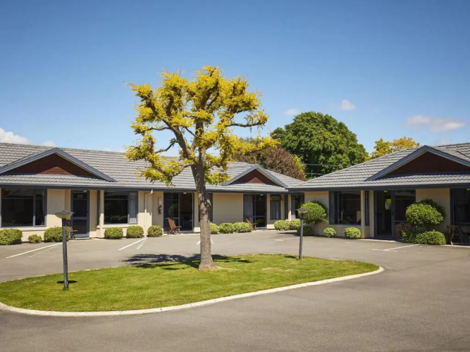 Centre Court Motel Over view