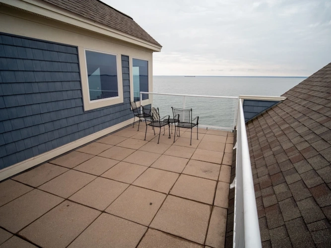 1 Bedroom Penthouse Suite with lake view