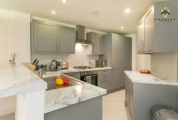 LARGE 2 Bedroom Apt With Parking