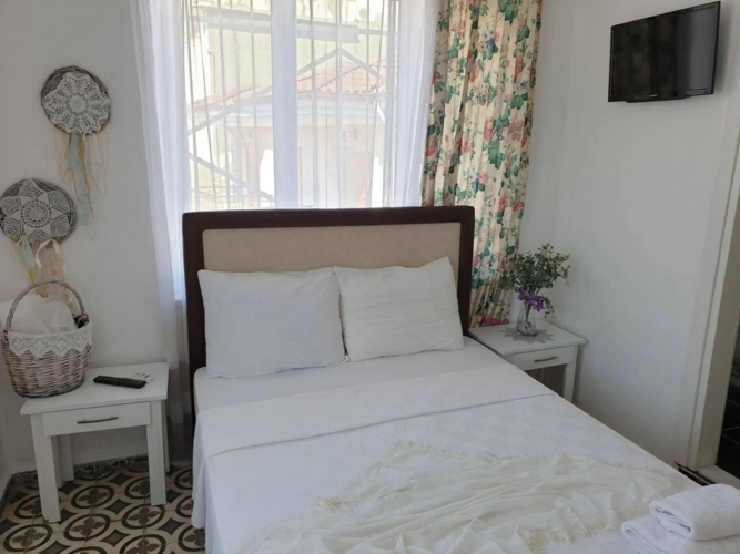 Lacivert Hotel