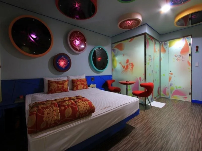 Hotel 369