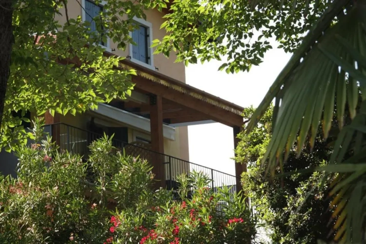 Apartment with balcony