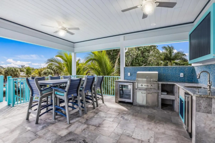 Snook Lookout - 211 Oak Ave