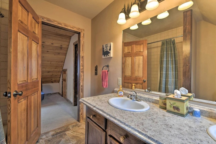 Updated Mtn Home w/ Deck on Uncompahgre River