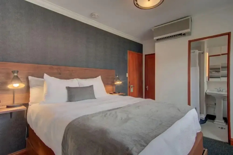 Hotel Bristol