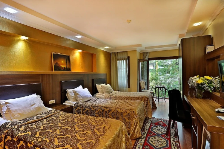 Standard Triple room with balcony