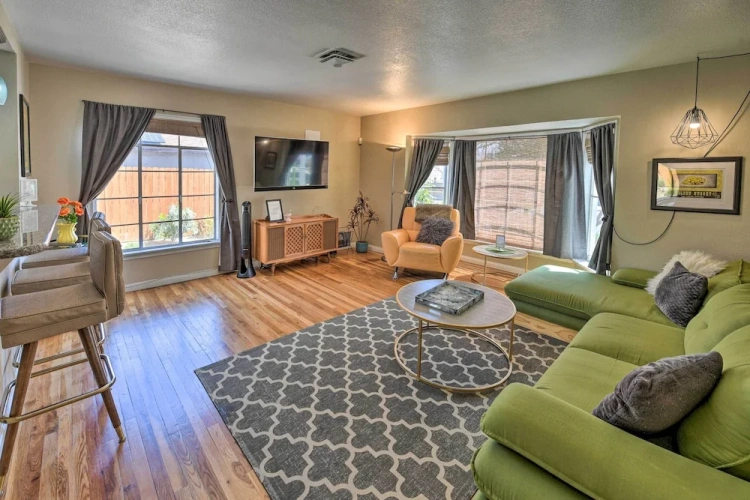 4 Bedrooms Cottage
