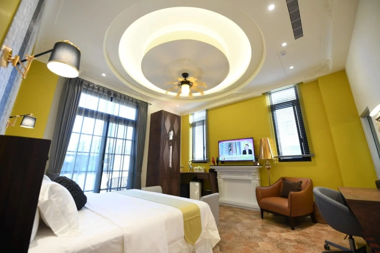 Standard Double room with street view