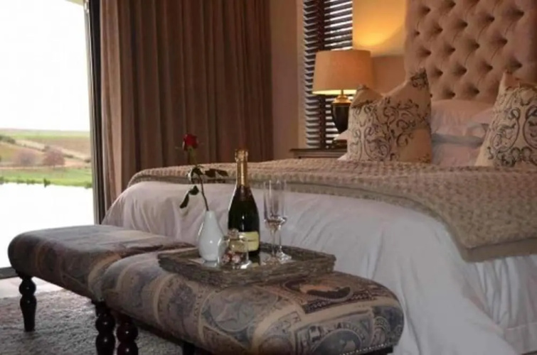 Under Oaks Guesthouse