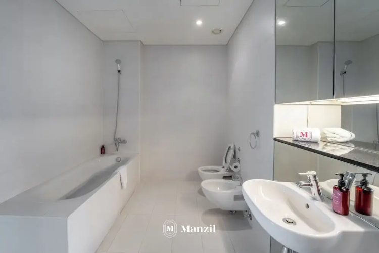 Manzil-1BR Apartment with Skyline Views