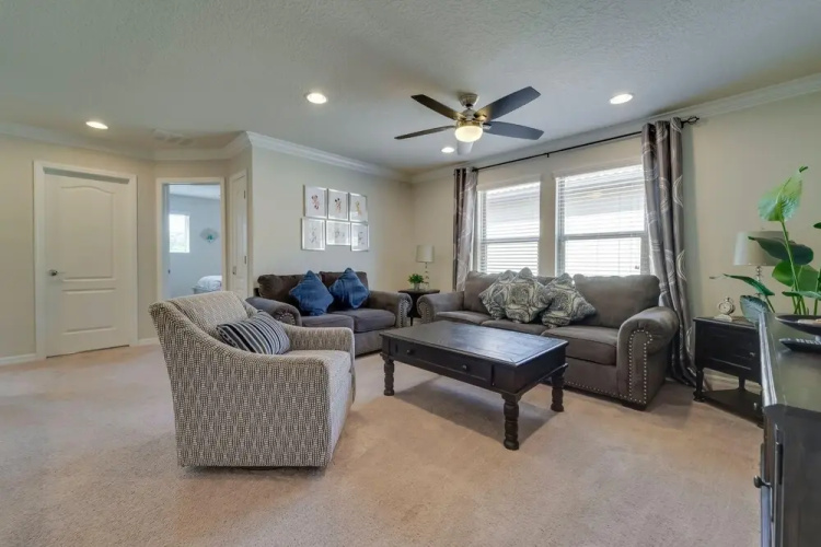 Erin's Windsor at Westside Vacation Home
