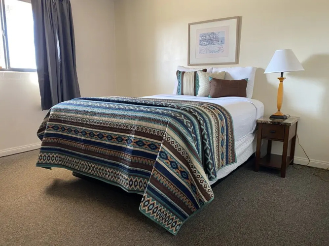 1 or 3 Bedroom Apartment with Full Kitchen