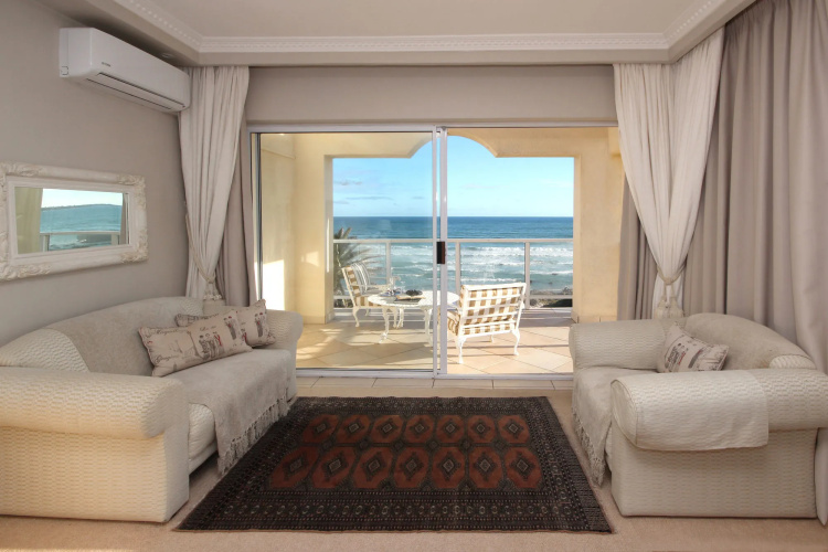Hermanus Beachfront Lodge