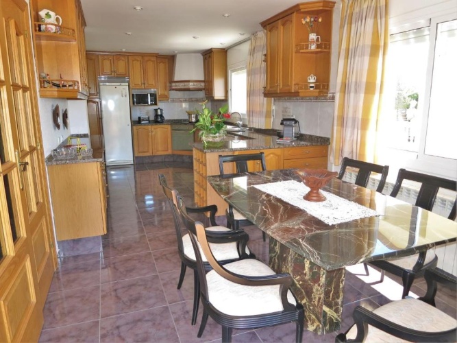 5 Bedrooms Cottage