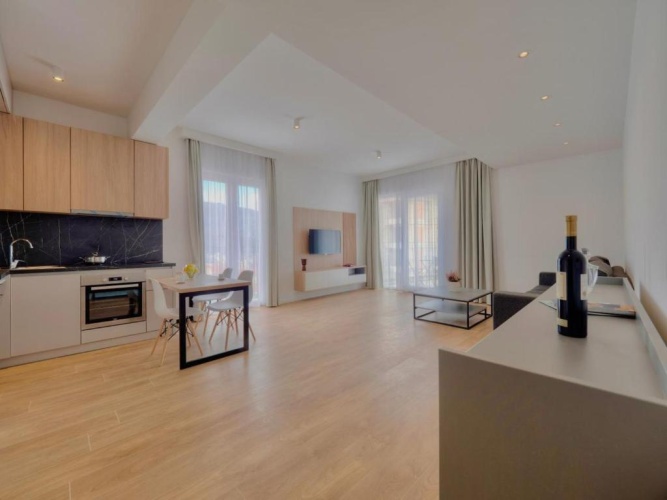 2 Bedrooms Apartment