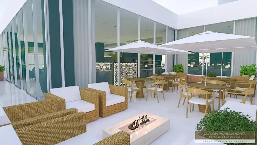 White Plaza Hotel