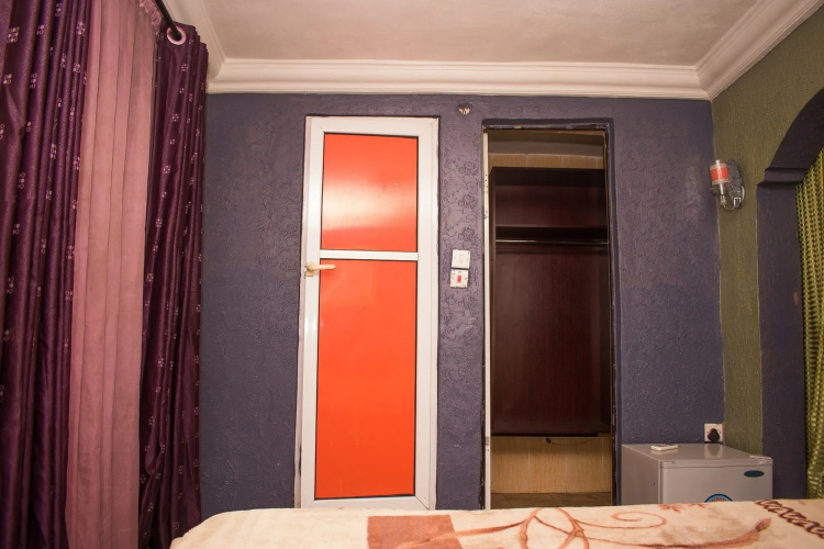 Goldlux Hotel