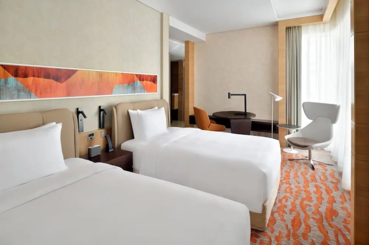 Club Twin room with marina view