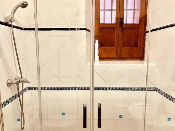 Charming, spacious Albayzin apartment