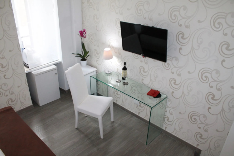 Elenoire Rooms & Suite