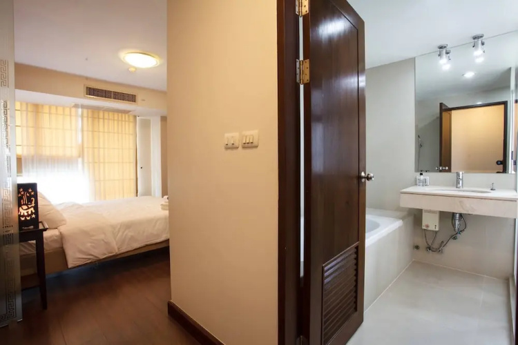 7D - 3 Bedroom Downtown Apartment With Shared Pool
