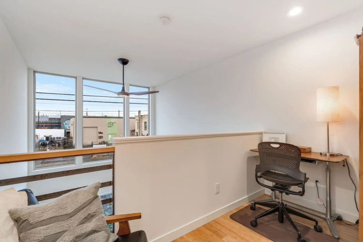2BR 2BA The Ballard Modish Seattle Location With Rooftop View