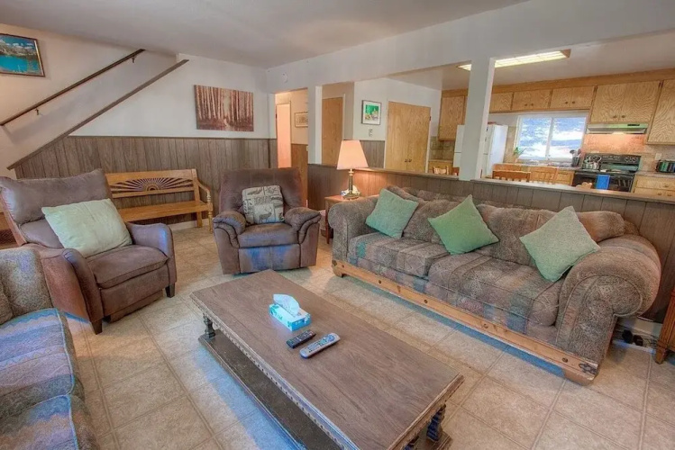 Foothill Folly 4 Bedroom Home by RedAwning