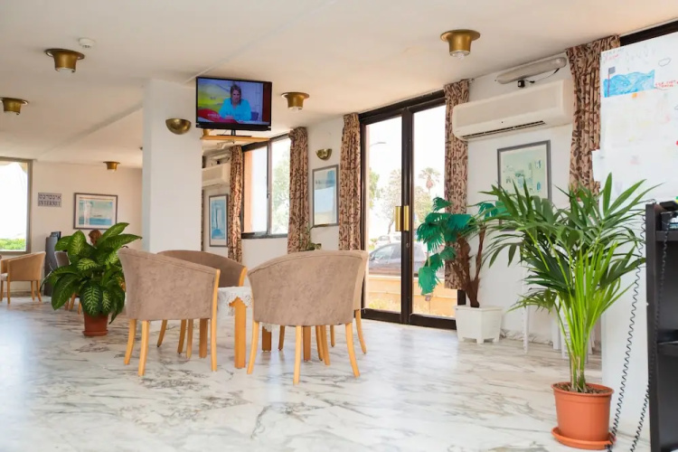 Ginot Yam Hotel