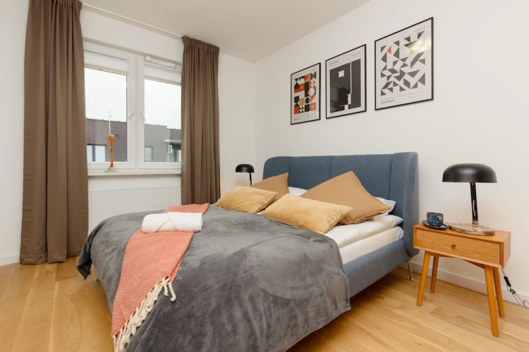 Sunny & Elegant Apartment by Renters