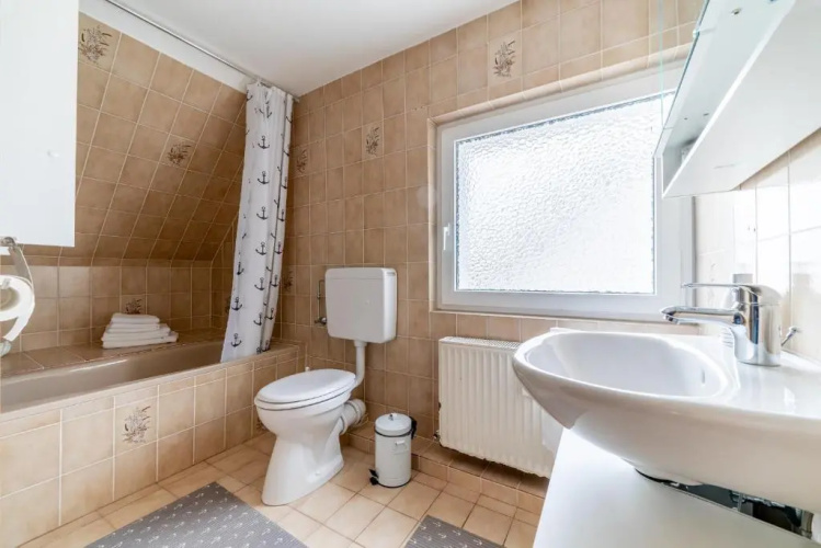 6843 Privatzimmer mit eigenem Bad