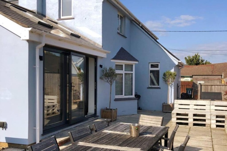 3 Bedrooms Cottage