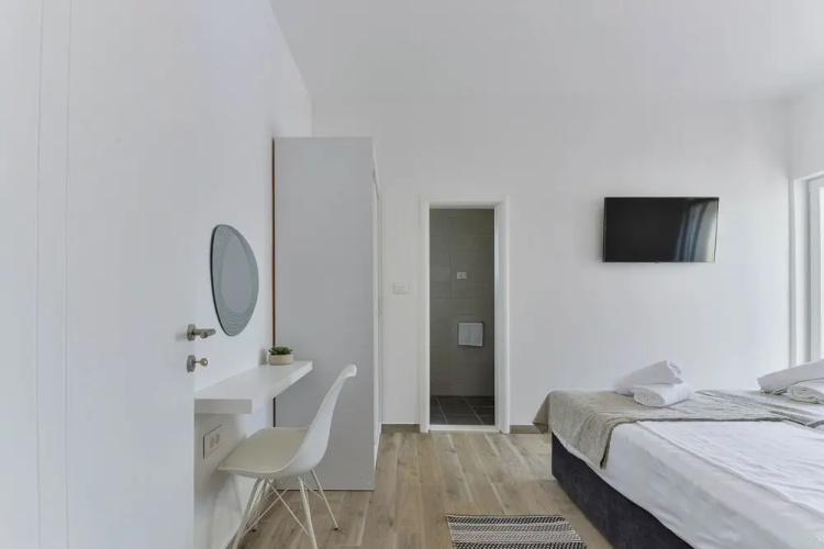 Modern & spacious villa with pool AE1445