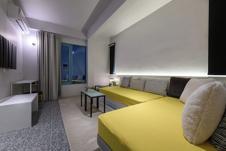 Grand Triple Suite with river view