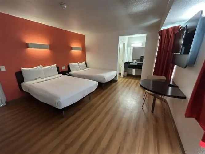 Studio 6 Suites - Riverside, Ca