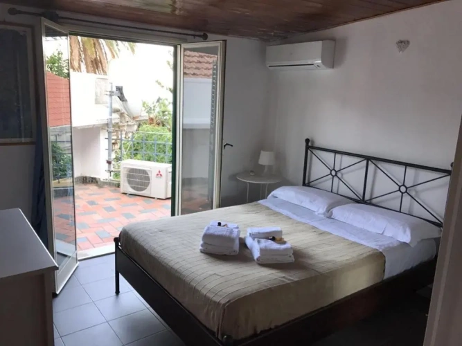 Standard Triple room with view