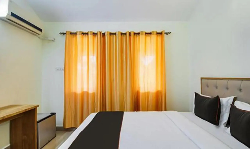 FabExpress De Classio With Pool - Nr. Candolim Beach