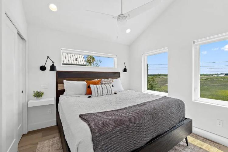 200 Riberia - Downtown Waterfront Luxury Home
