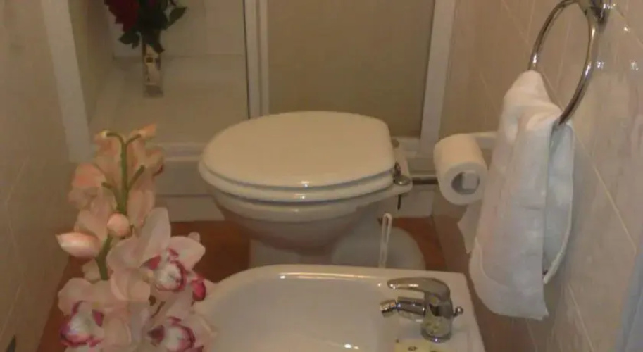 EmilyHouse - Bed  Breakfast