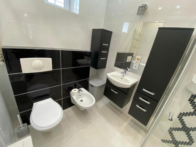 3 Bedrooms Apartment