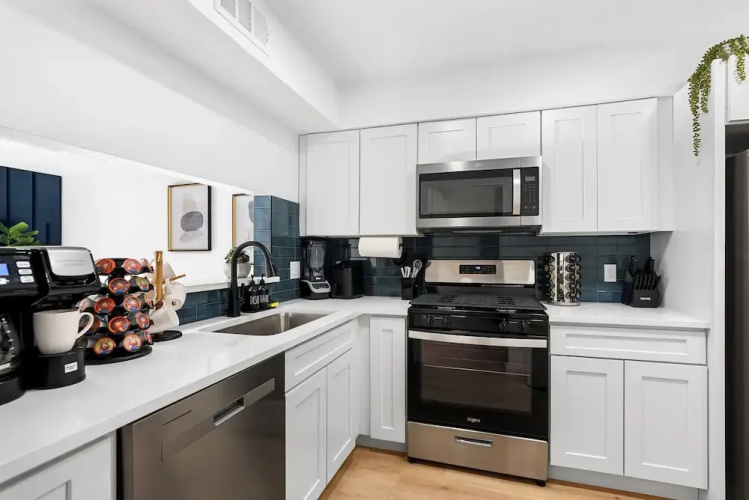 MCM Condo Near DT SoCo Pet Friendly