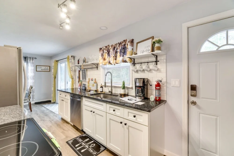 4 Bedrooms Cottage