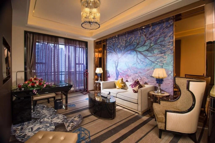 Pinnacle Art Hotel